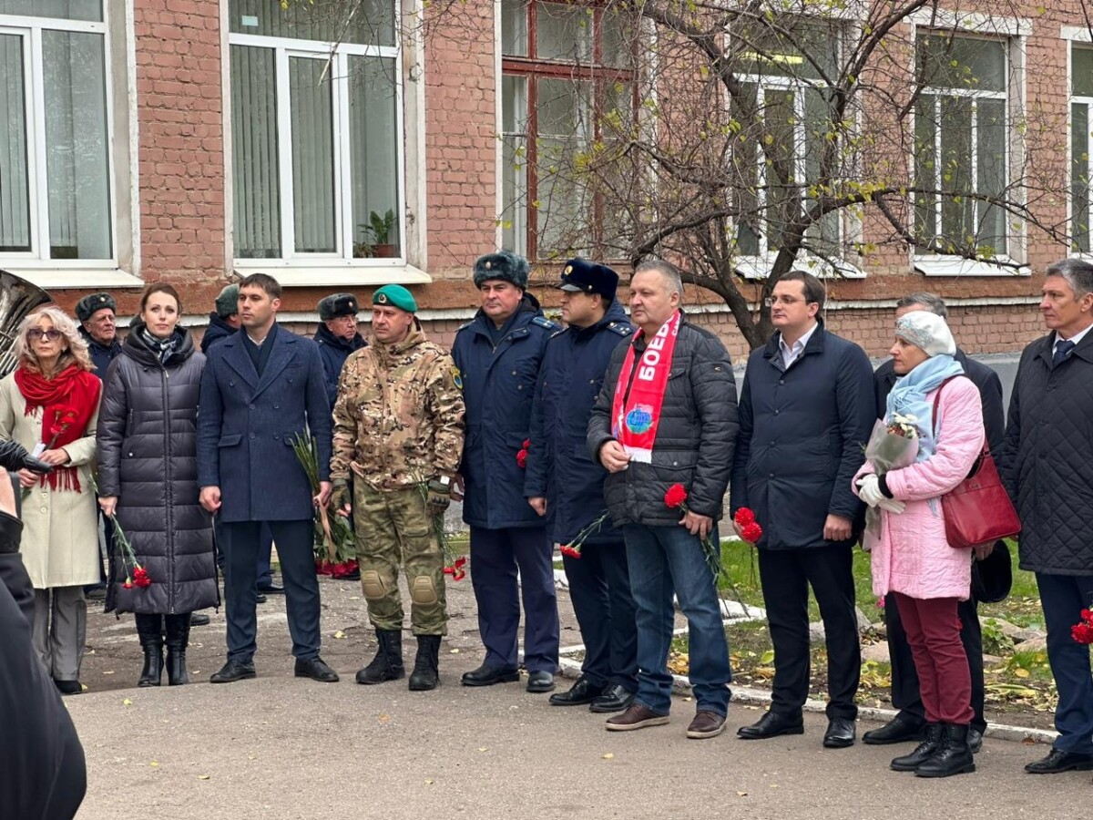 В митинге, посвящённом увековечиванию памяти героя Степана Перминова,  приняли участие члены палаты › Общественная палата Саратовской области